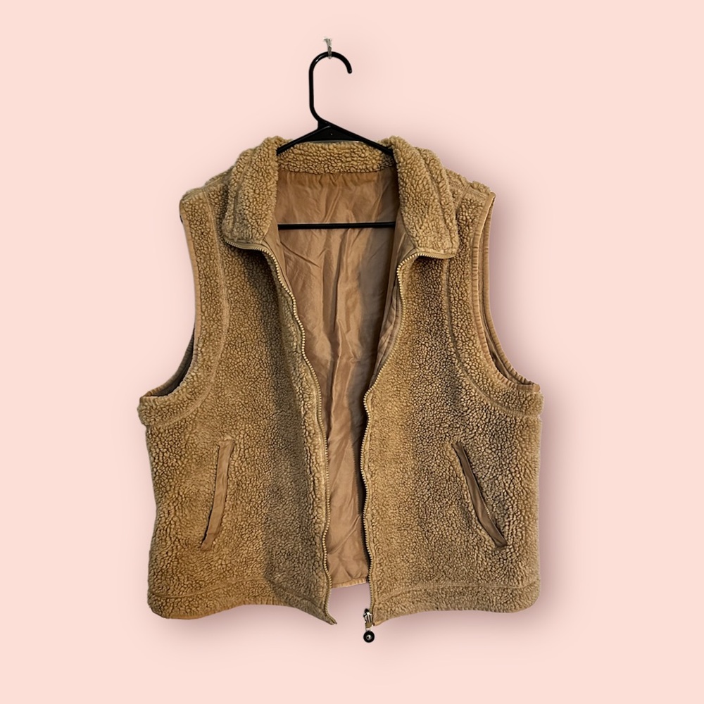 Zip-up camel teddy vest